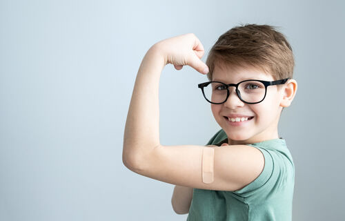 Kinder und Impfung: Worauf sollte man achten/Bild: Adobe Stock