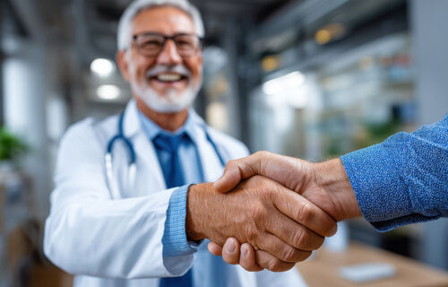 Für den Erfolg einer Krankenbehandlung ist das persönliche Vertrauensverhältnis zwischen Arzt/Ärztin und PatientIn von entscheidender Bedeutung.