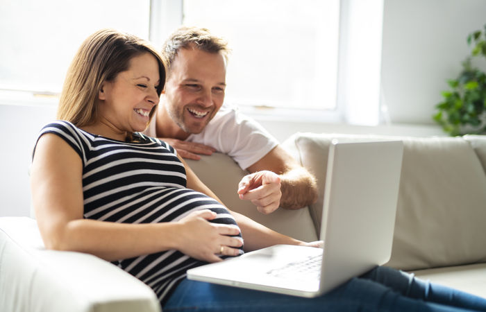 Ihre Geburtsvorbereitungs-Kurse wurden abgesagt? Wir haben eine wunderbare Alternative! Bild: Adobe Stock